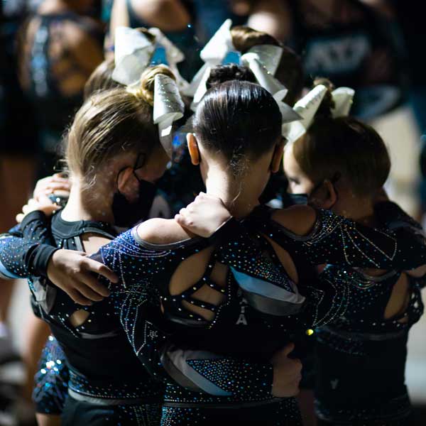 young cheerleaders praying before competition.